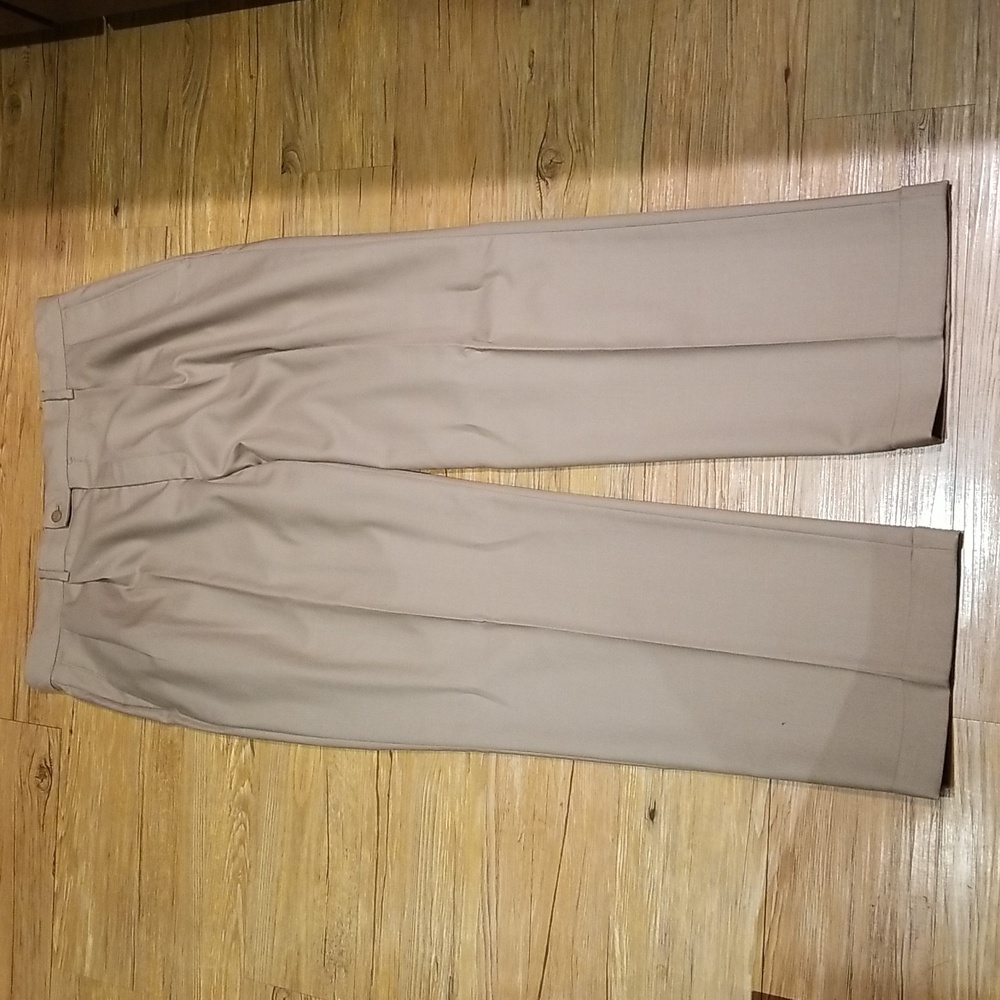 Louis Raphael Tan dress.pants EUC sz 38x32